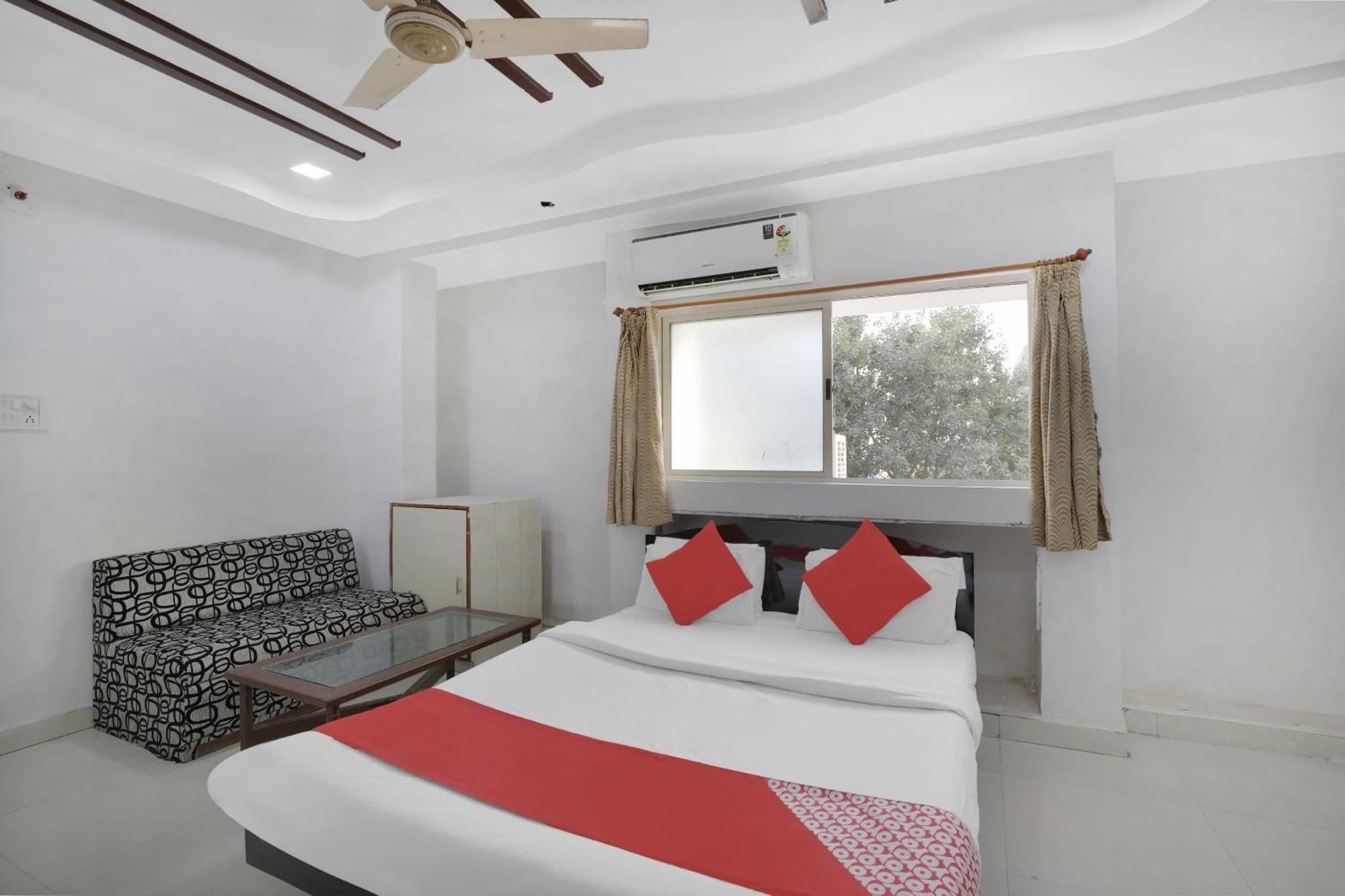 Hotel O Rudra Palace Ahmedabad Extérieur photo